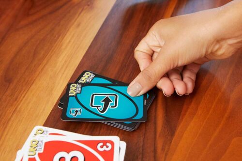Spielwelt UNO Spiele UNO Flip (UNO Kartenspiel für die Familie, Reisespiel oder Spiel für Erwachsene, Kinder und Familie Karte Brettspiel lustige Uno Geschenke), Doppelseitige Karten,für 2-10 Spieler - Image 3